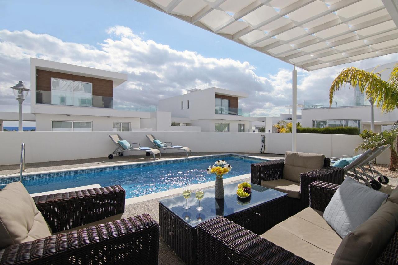 Villa Sunday Ayia Napa Bagian luar foto