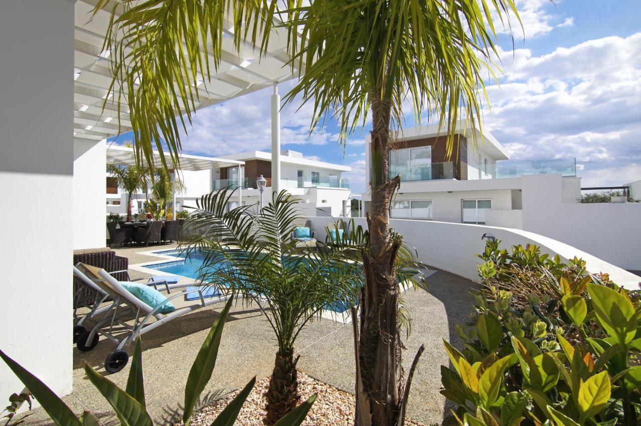 Villa Sunday Ayia Napa Bagian luar foto