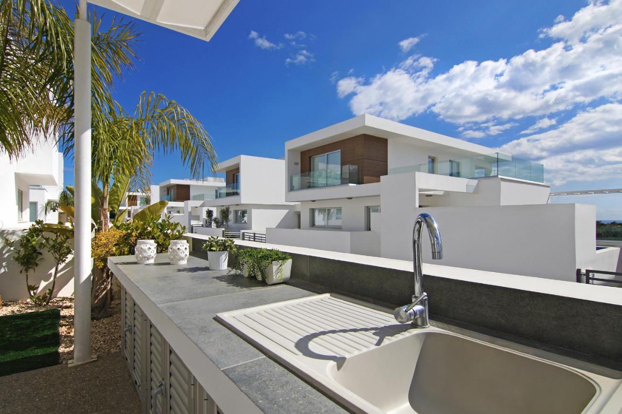 Villa Sunday Ayia Napa Bagian luar foto
