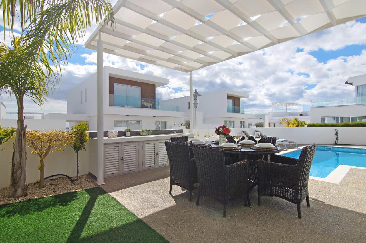 Villa Sunday Ayia Napa Bagian luar foto